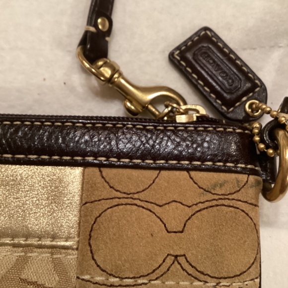 Vintage Coach Wristlet Gold Pattern - Picture 4 of 7